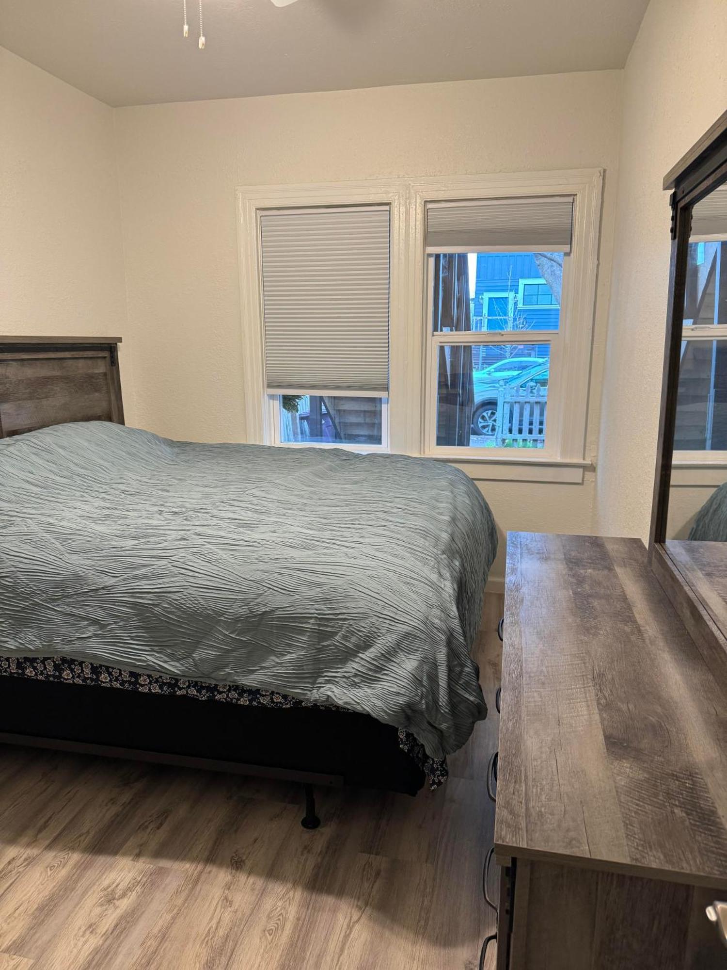 Bumblebee House Apartment
