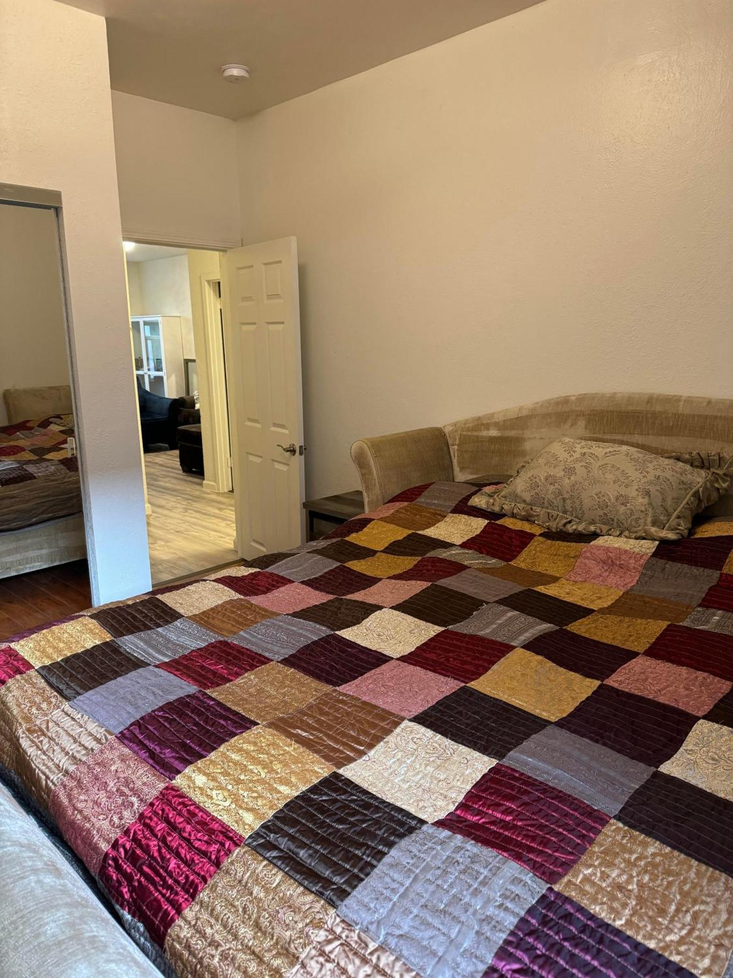Bumblebee House Apartment *