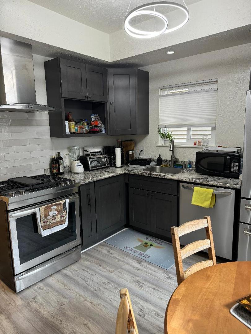 Bumblebee House Apartment